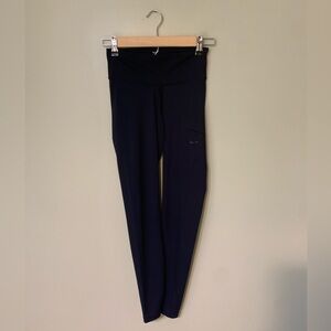 Nike — dry fit women’s xs navy blue athletic leggings with side pocket
